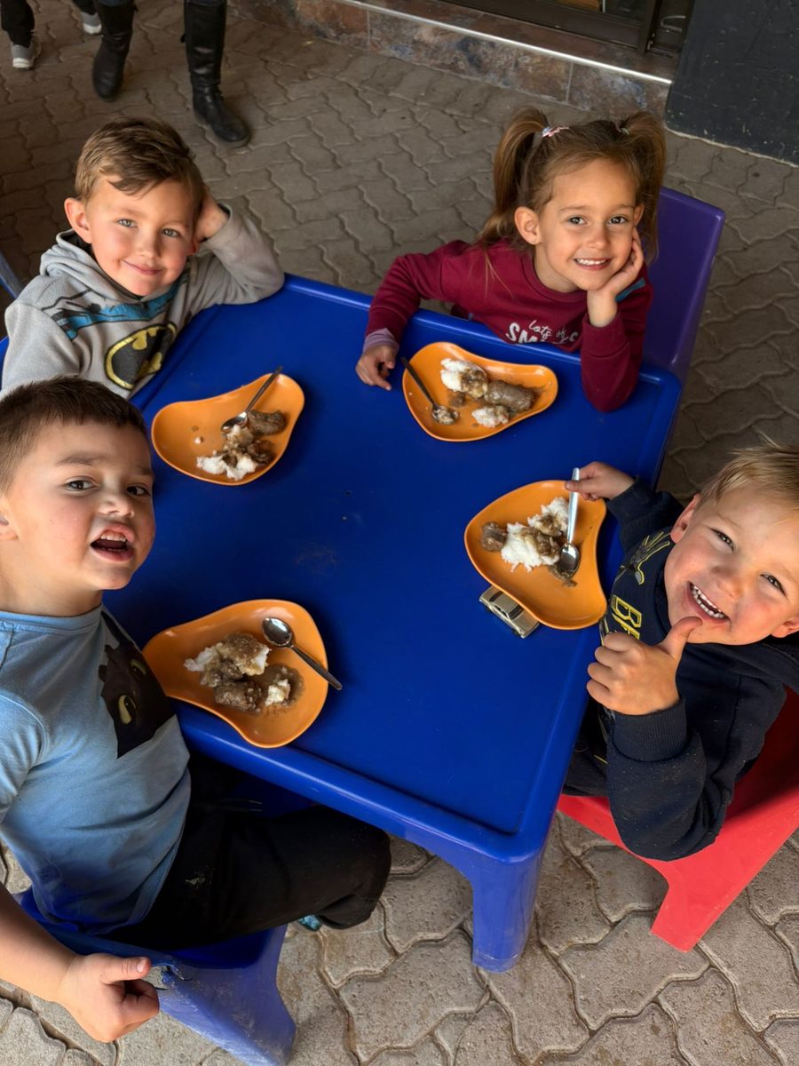 Lekker Land preschool children enjoying a healthy meal together